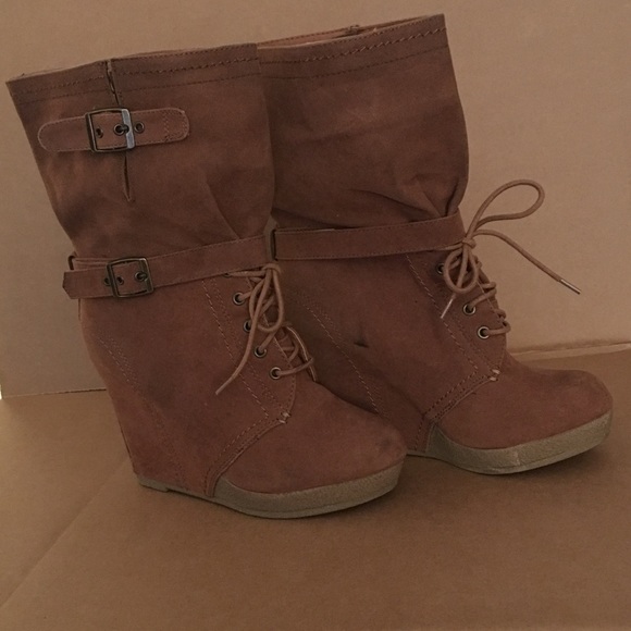 Ankle Boot 👢 👢 - Picture 3 of 4